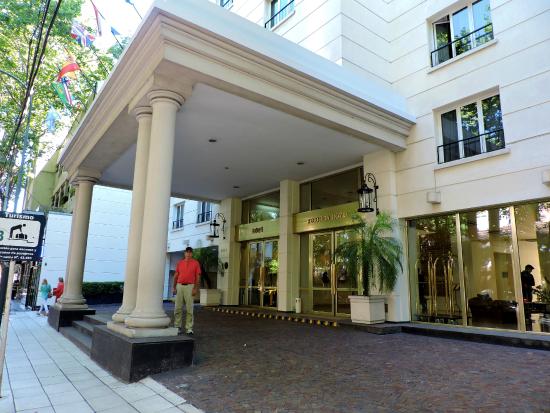 HOTEL LOI SUITES RECOLETA